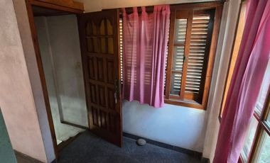 Casa 3 amb C/fondo,quincho,parrilla,cochera, y dpt
