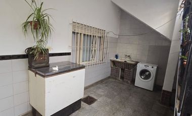 Casa 3 amb C/fondo,quincho,parrilla,cochera, y dpt