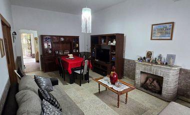 Casa 3 amb C/fondo,quincho,parrilla,cochera, y dpt