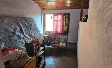 Casa 3 amb C/fondo,quincho,parrilla,cochera, y dpt