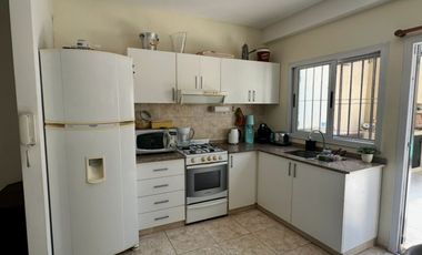 VENTA TRIPLEX 4 AMBIENTES APTO CREDITO- OLIVOS