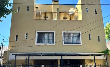 VENTA TRIPLEX 4 AMBIENTES APTO CREDITO- OLIVOS