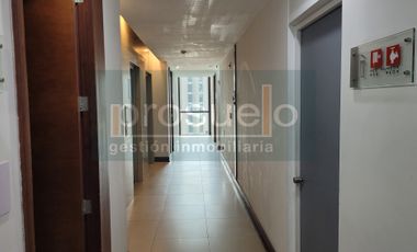 GRAN  CONECTIVIDAD AMPLIA Y LUMINOSA OFICINA