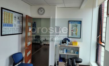 GRAN  CONECTIVIDAD AMPLIA Y LUMINOSA OFICINA