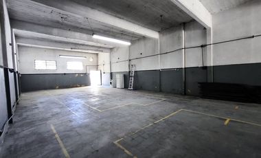 VENTA CASA IMPECABLE 3 AMB MAS GALPON EN LANUS