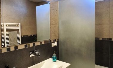 VENTA CASA IMPECABLE 3 AMB MAS GALPON EN LANUS
