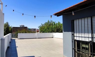 VENTA CASA IMPECABLE 3 AMB MAS GALPON EN LANUS