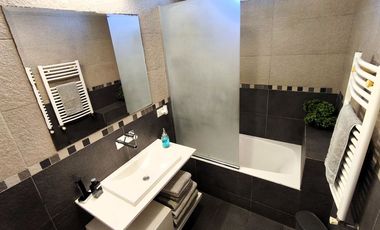 VENTA CASA IMPECABLE 3 AMB MAS GALPON EN LANUS