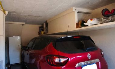 VENTA CASA IMPECABLE 3 AMB MAS GALPON EN LANUS
