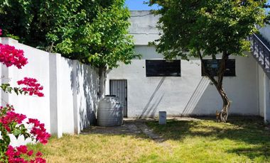 VENTA CASA IMPECABLE 3 AMB MAS GALPON EN LANUS