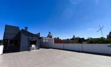 VENTA CASA IMPECABLE 3 AMB MAS GALPON EN LANUS
