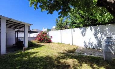 VENTA CASA IMPECABLE 3 AMB MAS GALPON EN LANUS