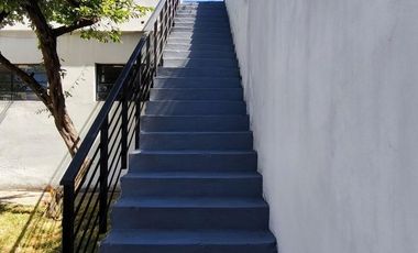 VENTA CASA IMPECABLE 3 AMB MAS GALPON EN LANUS