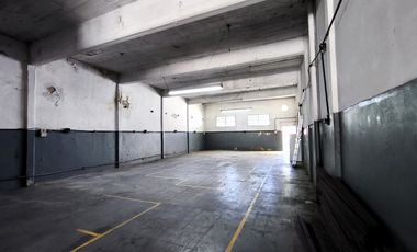 VENTA CASA IMPECABLE 3 AMB MAS GALPON EN LANUS