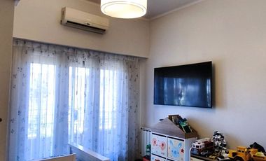 VENTA CASA IMPECABLE 3 AMB MAS GALPON EN LANUS