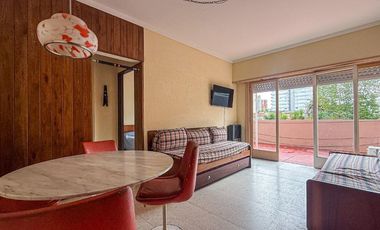 Depto 2 ambientes amueblado con terraza y parrila