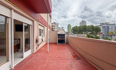 Depto 2 ambientes amueblado con terraza y parrila