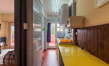 Depto 2 ambientes amueblado con terraza y parrila