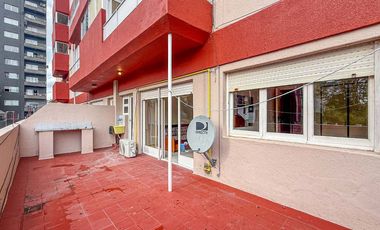 Depto 2 ambientes amueblado con terraza y parrila
