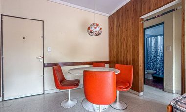 Depto 2 ambientes amueblado con terraza y parrila