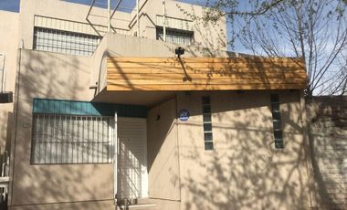 CASA EN CALLE PELLEGRINI 236 CIUDAD
