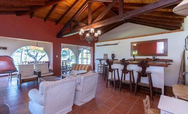 CASONA SOBRE EL RIO