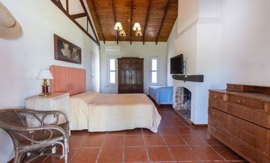 CASONA SOBRE EL RIO