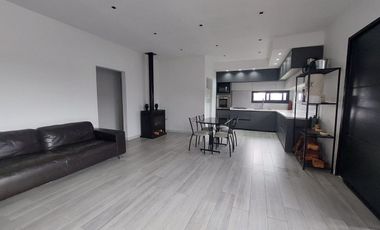 VENTA CASA 3 AMBIENTES BARRIO ESTILO DE CAMPO