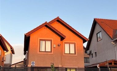 Casa en Arriendo en entre Fernández Albano y Lo Errázuriz