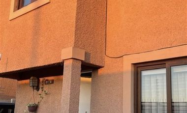 Casa en Arriendo en entre Fernández Albano y Lo Errázuriz