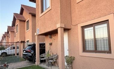 Casa en Arriendo en entre Fernández Albano y Lo Errázuriz