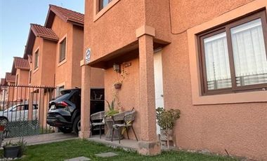 Casa en Arriendo en entre Fernández Albano y Lo Errázuriz