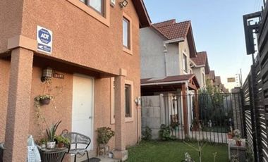 Casa en Arriendo en entre Fernández Albano y Lo Errázuriz