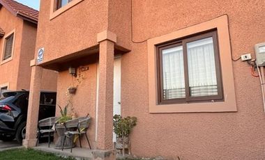 Casa en Arriendo en entre Fernández Albano y Lo Errázuriz