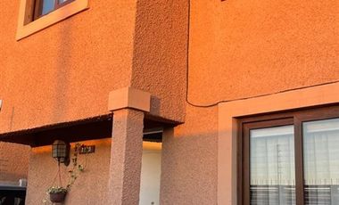 Casa en Arriendo en entre Fernández Albano y Lo Errázuriz