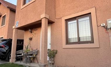 Casa en Arriendo en entre Fernández Albano y Lo Errázuriz