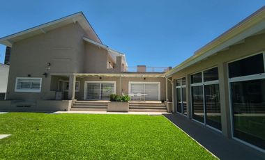 CASA EN VENTA -POSIBLE APTA BANCO