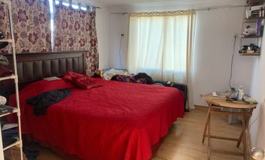 PROPIEDAD CON 2 CASAS, 6 DORM, 4 B, 900M METRO PUDAHUEL