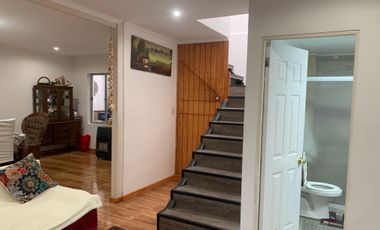 PROPIEDAD CON 2 CASAS, 6 DORM, 4 B, 900M METRO PUDAHUEL