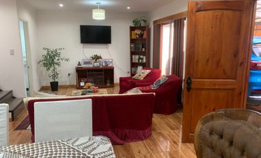 PROPIEDAD CON 2 CASAS, 6 DORM, 4 B, 900M METRO PUDAHUEL