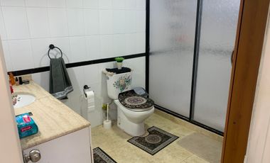 PROPIEDAD CON 2 CASAS, 6 DORM, 4 B, 900M METRO PUDAHUEL