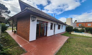 Casa en venta en Ranelagh con pileta y quincho