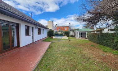 Casa en venta en Ranelagh con pileta y quincho