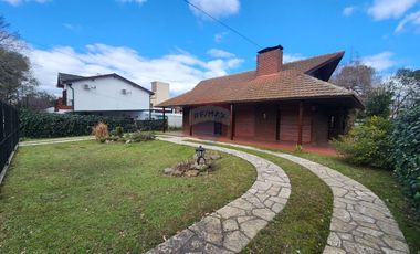 Casa en venta en Ranelagh con pileta y quincho