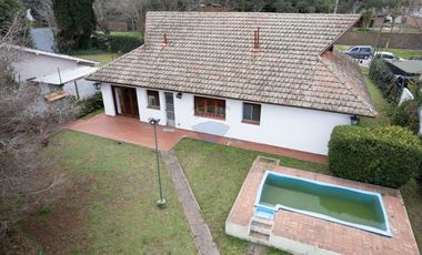 Casa en venta en Ranelagh con pileta y quincho