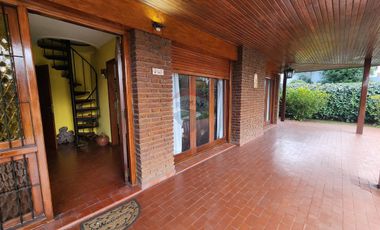 Casa en venta en Ranelagh con pileta y quincho
