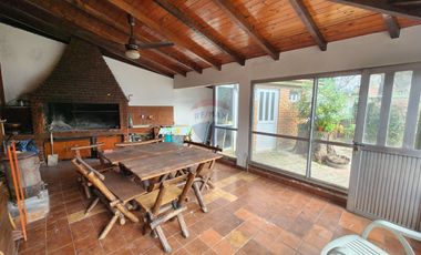 Casa en venta en Ranelagh con pileta y quincho