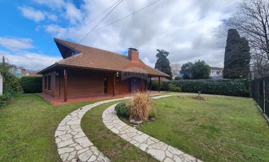 Casa en venta en Ranelagh con pileta y quincho