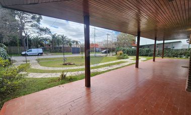 Casa en venta en Ranelagh con pileta y quincho