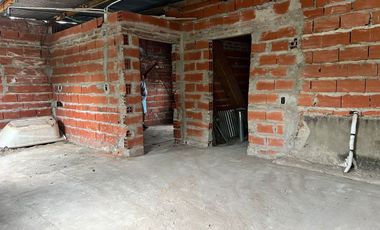 VENTA CASA 4 DORM  + DEPARTAMENTO A TERMINAR